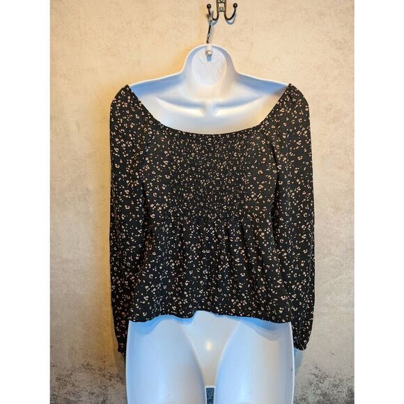 Urban romantics off the shoulder top size small - Picture 3 of 4